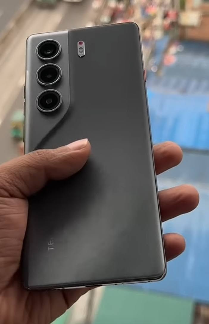 سلام عليكم
تكنو كامون 40 برو 5g 
ذاكرة 256 
دكمه مال صوت وقفل واكاعات بس شغال
جهاز ما مفتوح ونظيف فول  
مراوسه  ايفون


**إذا كنت صاحب هذا الإعلان وتريد حذفه لأي سبب، رجاءا أرسل رسالة إلى الدعم الفني**