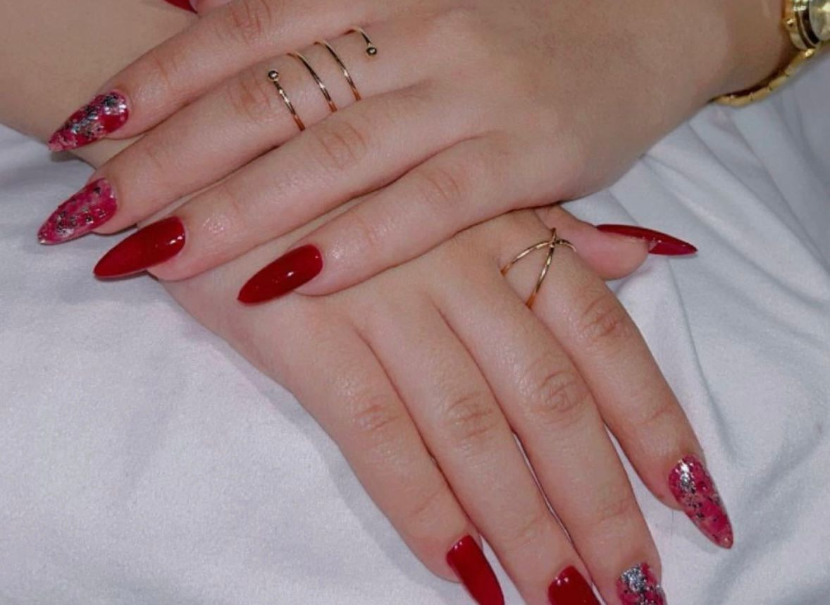 بنات اشتغلت يم مها اكرلك شغل روعه ولا غلطه حته اسعارها مناسبه حبيت أشاركم تجربتي وهذا رقمها حبايب ***********
