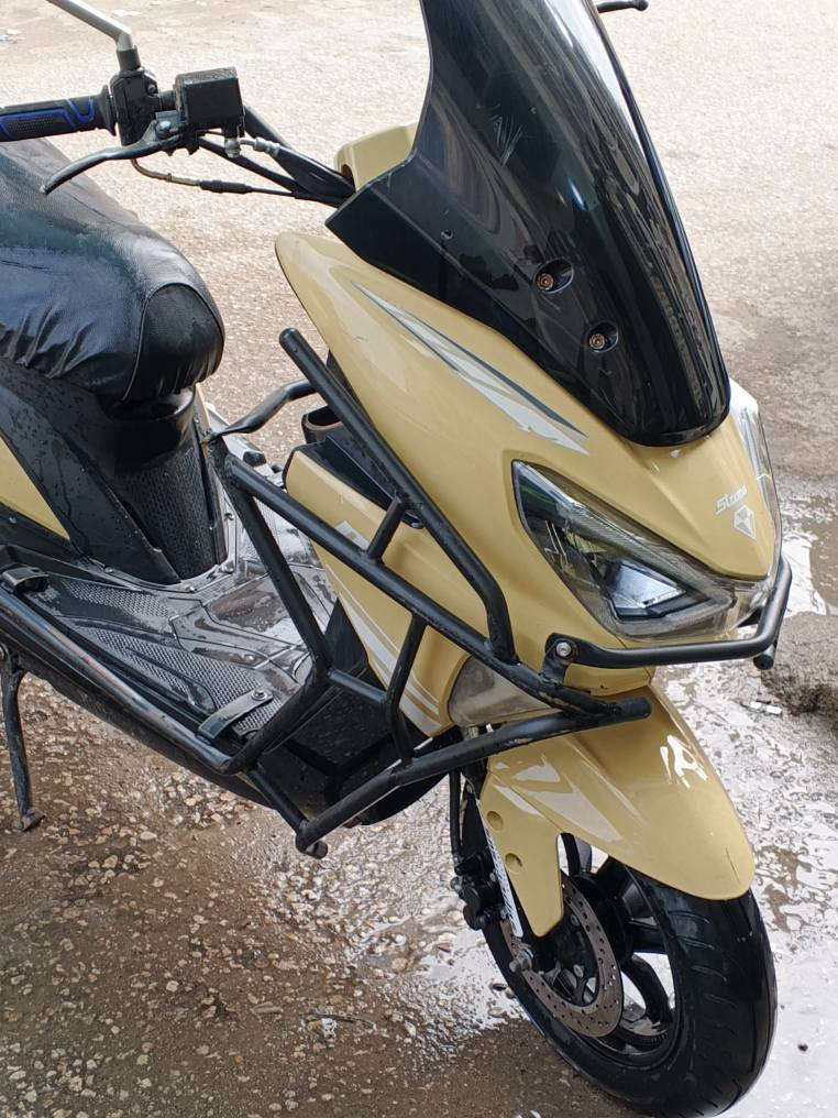 دراجة سكنس حديث موديل 24 بلادية ما مفتوحة شغالة نگره سلف هندر كهربائيات كاملة وصل معرض موجود 
سعر 500 الف 
مكان كربلاء يم مستشفى الكفيل 
*********** كربلاء, العراق
