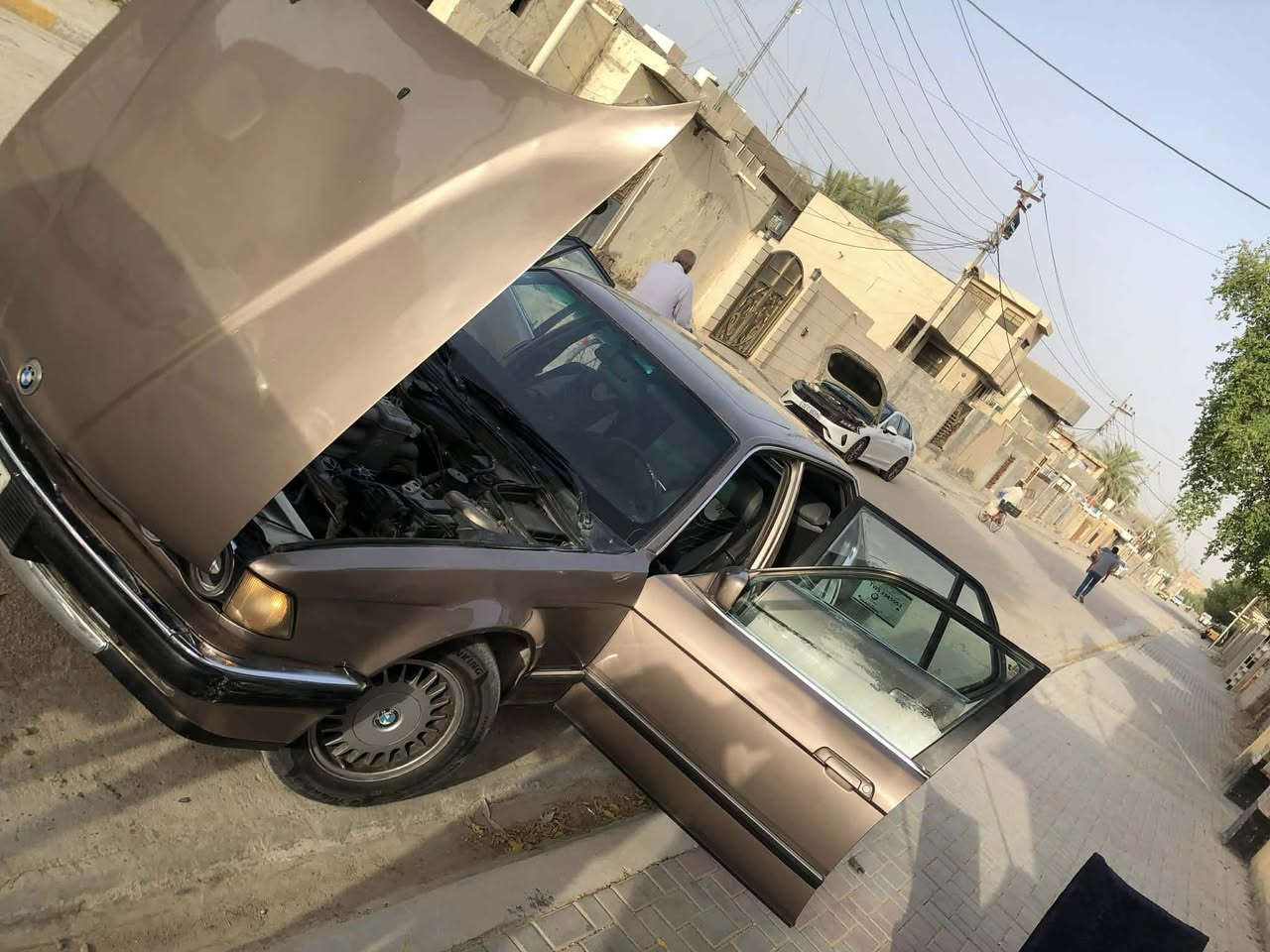 سلام عليكم BMWموديل 91 كير ومحرك وتبريد خير من الله  سنويه لل 28  هزه جديده سياره جاهزه  مكان بابل  سعر ٤٠ وبيه مجال لاتصال ***********
