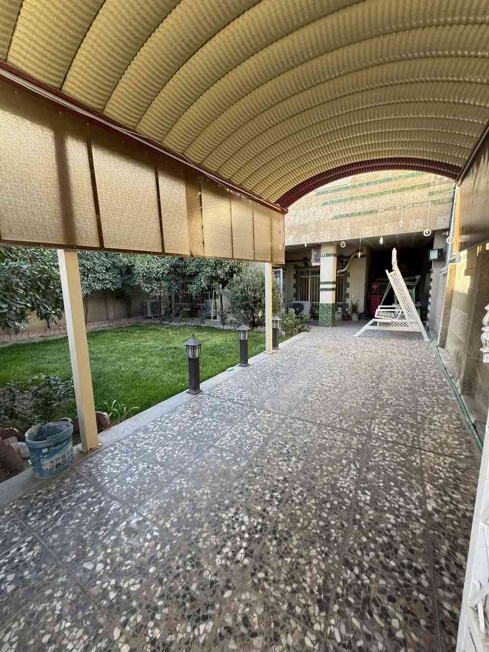 السلام عليكم 
دار للبيع كلاسك بناء 1990
المساحه 300متر بسعر قطعه ارض

الواجهه 12متر 

النزال 25 متر 

العنوان:-حي الجهاد/دور الضباط /قرب شارع المضخه الثاني 

يحتوي الدار على سكنيه :-  گراج + حديقه /

غرف نوم عدد 3/ حمامات 2/مطابخ 2/هول داخلي/مناور/

واجهه مرمر /موقع ممتاز/مربع سكني هادء /#طابوصرف

للاستفسار الاتصال 

*********** 

يتوفر واتساب ✳️
