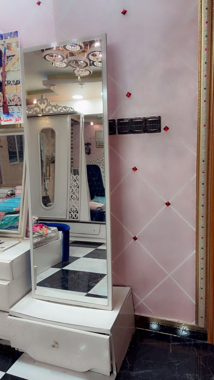 السلام عليكم غرفه تركي للبيع السعر مليون دينار قفل لتواصل ع هاذه الرقم ***********
