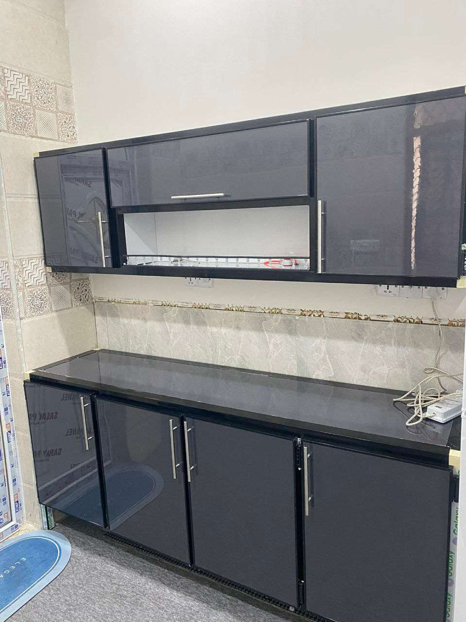 للالمنيوم 
- وان ڪانت بدايتك صعبة، فالاستمرار بها يخلق نهاية عظيمة 💕.

مترين ارضي وملحق ومتر وعشرين سنك مرمر


**إذا كنت صاحب هذا الإعلان وتريد حذفه لأي سبب، رجاءا أرسل رسالة إلى الدعم الفني**