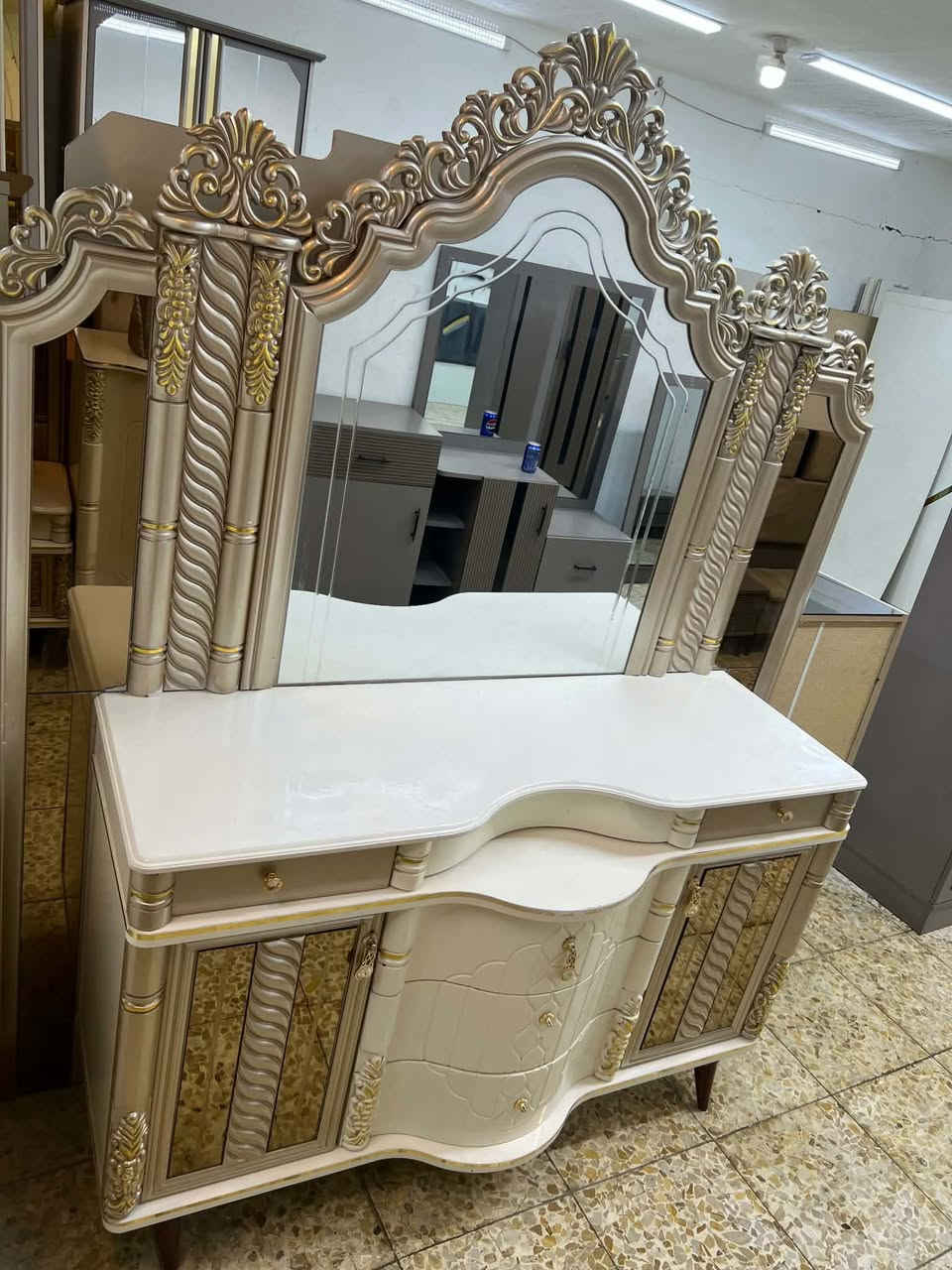 غرفه ملكيه اصليه 9قطع تركي اصلي نظافه 95💯 واصل شد او نقل


**إذا كنت صاحب هذا الإعلان وتريد حذفه لأي سبب، رجاءا أرسل رسالة إلى الدعم الفني**