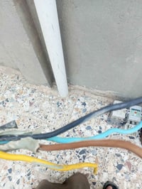 عندي قطعتين كيبل واحد تقريباً 4×25 أو 4×35 طوله 11 متر 40 سم قطعه ثاني...