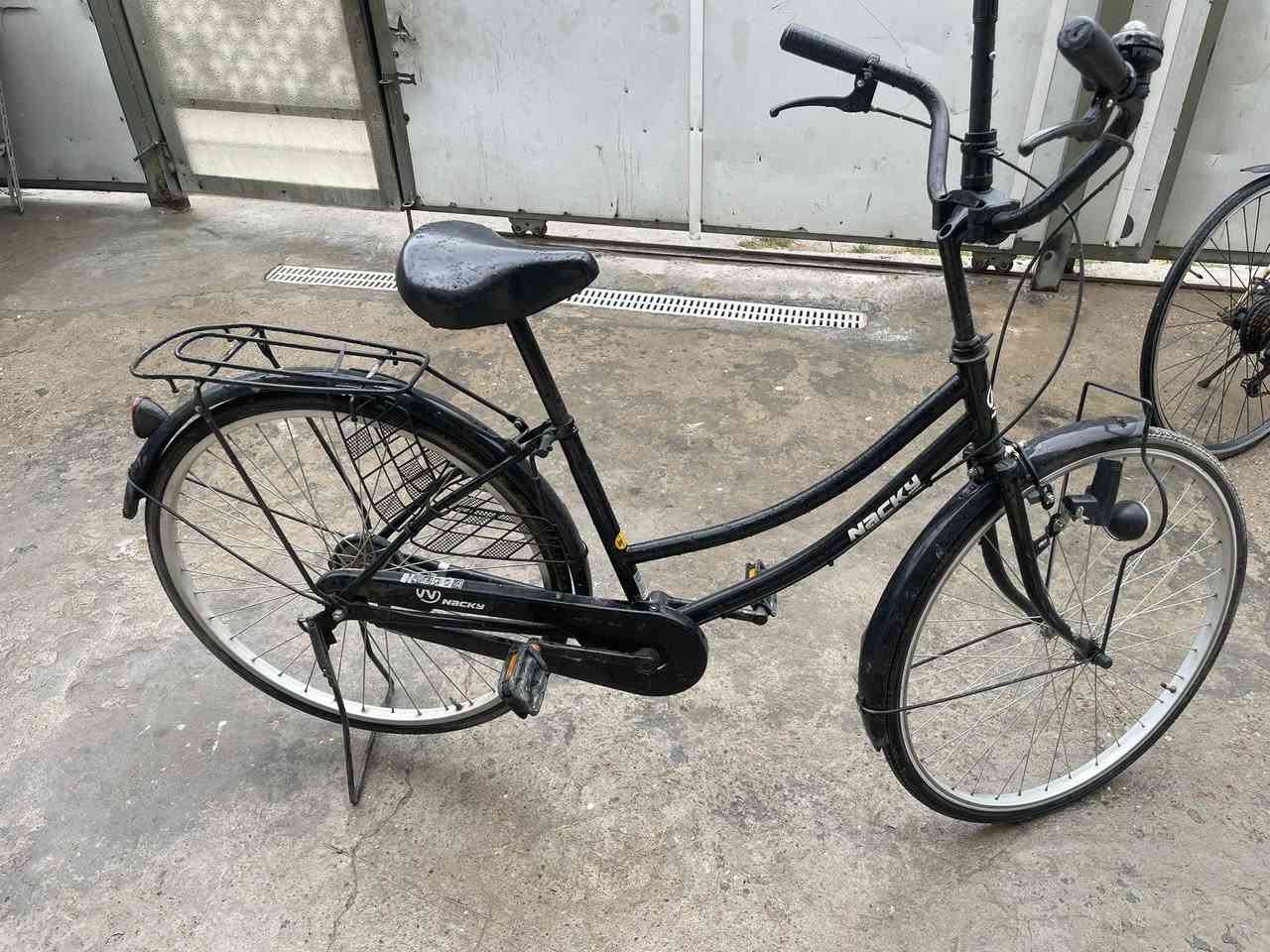 سلام عليكم عندي بايسك واحد ياباني وثاني بناتي بسعر مناسب رقم***********واتساب فقط
