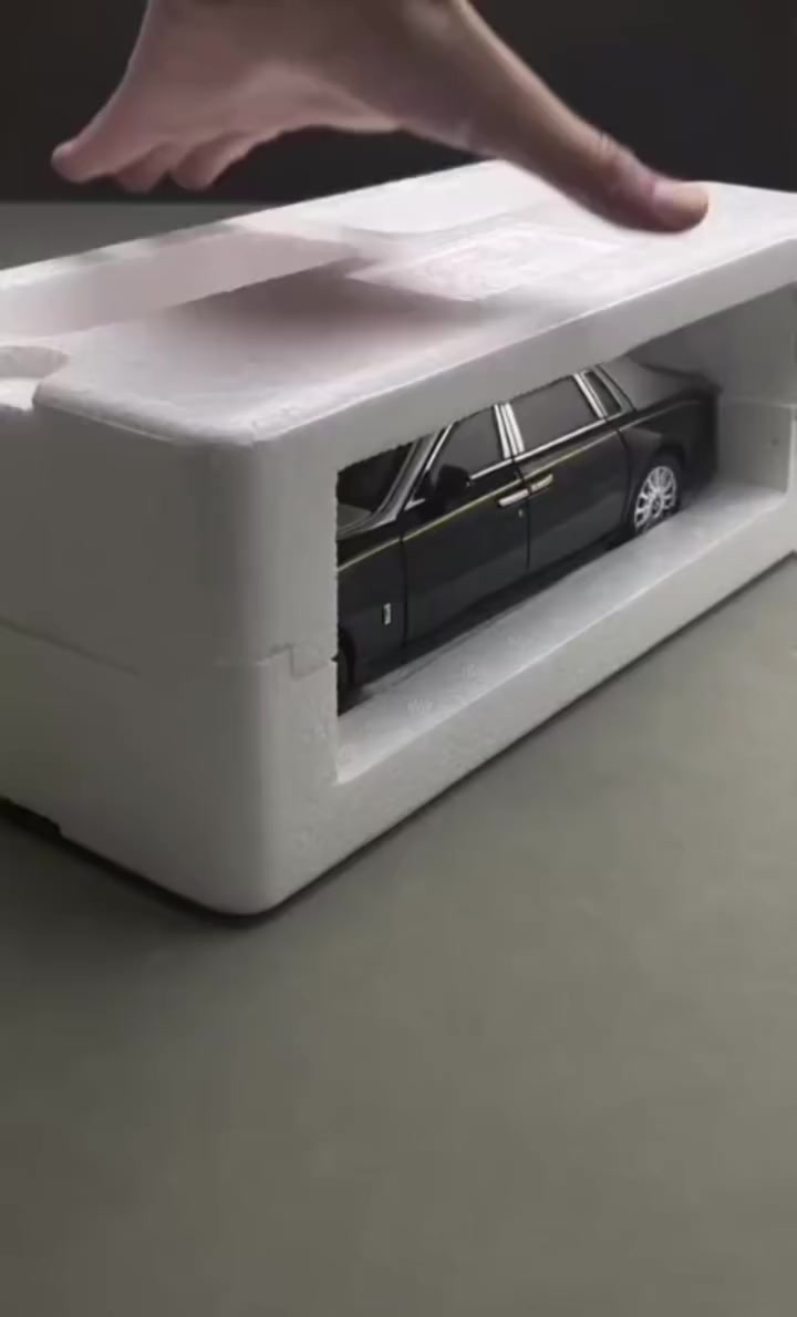 تحب السيارات الفخمة؟ 😎
خلّيك مع الفخامة للأخير 👑🚗
مجسّم رولز رويس فانتوم – حجم كبير وتفاصيل تخبّل!
✨ أبواب تفتح
✨ كبوت يفتح ومحرك واضح بتفاصيل دقيقة
✨ تصميم ملكي يلفت النظر بأي مكان
✨ مناسب للأطفال وهواة التجميع بنفس الوقت
✨ كروم لامع ولمسات فخامة حقيقية
قطعة عرض راقية ترفع مستوى أي مكتب أو غرفة 👌
واختيار مثالي كهدية فخمة ومميزة 🎁✨
💰 السعر: 25 ألف فقط
#رولز_رويس #سيارات_فخمة #مجسمات #هدايا #تحف #عشاق_السيارات #فانتوم #فخامة


**إذا كنت صاحب هذا الإعلان وتريد حذفه لأي سبب، رجاءا أرسل رسالة إلى الدعم الفني**