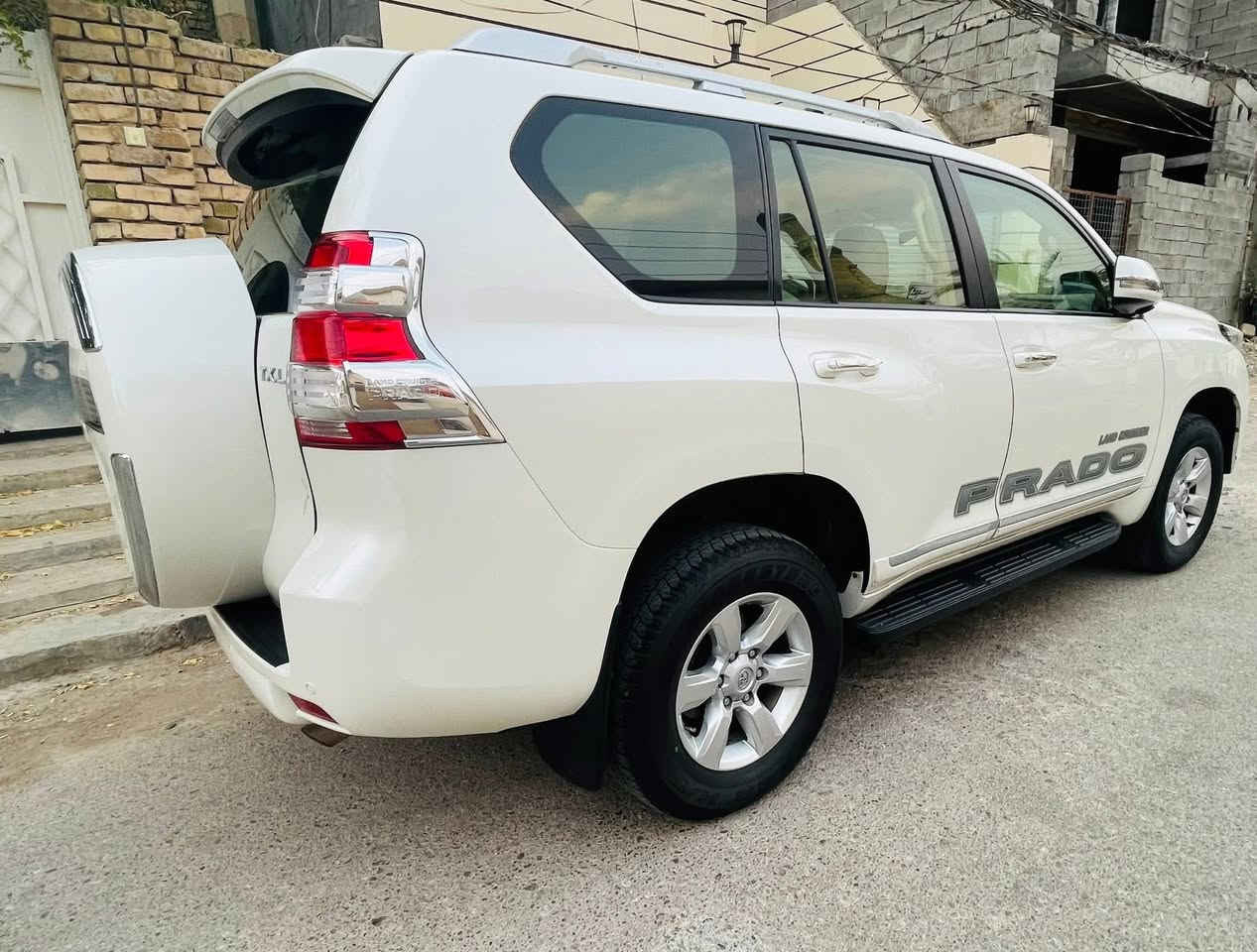 السلام عليكم برادو 2014 TXL رقم سليمانية باسمي وكاله تحويل شرط سيارة جديدة جداً مواصفات المعروفة لايت اسود كشنات كهربائي فتحة 
السعر 318 
للاستفسار ***********
