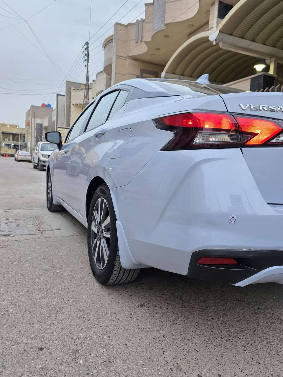 السلام عليكم ....
نيسان فيرسا للبيع 
ماشيه 12 الف مايل 
السياره وارد امريكي حادثها خلفي بيهه صبغ مكان الرقم الصندوك والدعاميه الخلفيه و الوجهه مال بدنه الخلفيه 
صور الحادث موجوده بالمنشور 
السياره لون ممبيز سمائي 
موصفات السياره 
بصمه 
كامره 
شاشه 
حساس خلفي 
رادرات 
نقطه عمياء 
وقوف ذاتي عند السرعة
وقوف ذاتي عند الرجوع 
كروس سرعة او مثبت سرعة 
سياره جديده جداً واني مستوردهه
مابيهه اي نقص حتى ارضياتهه تفصال
مسويهن  
الاستفسار الاتصال
 على هذه الرقم👇👇
***********
