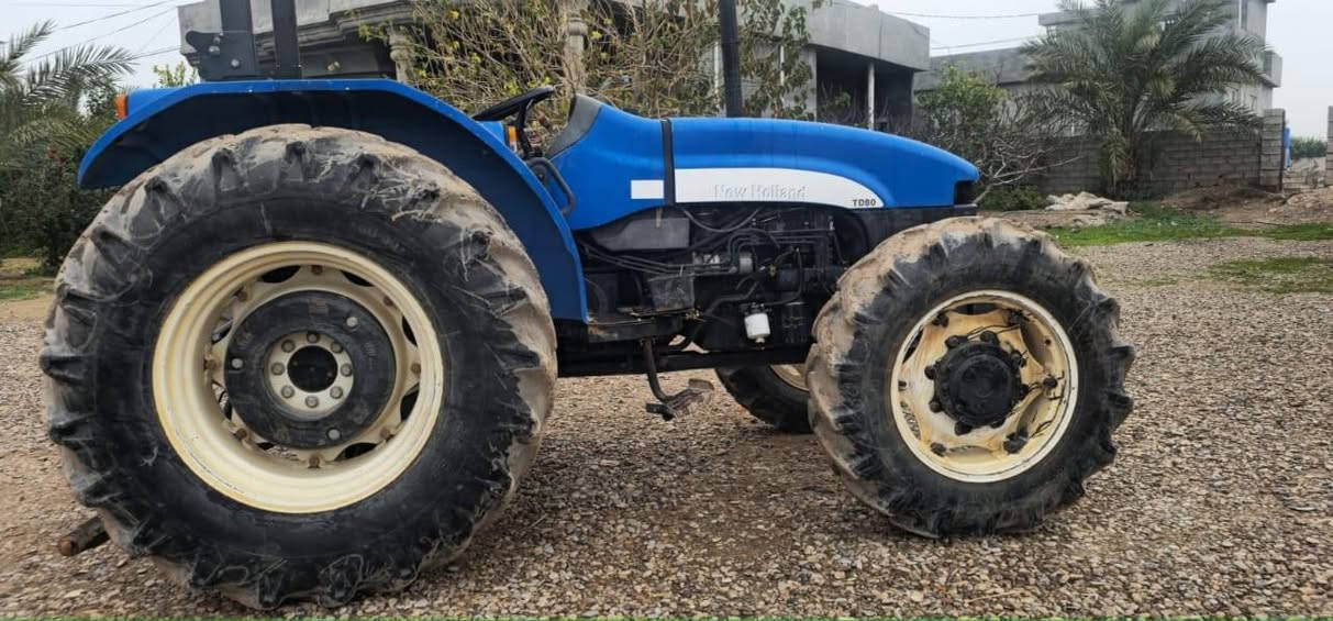 السلام وعليكم مكينه نيهولند موديل 2013 رقم مكينه جاهزه المكان ديالى رقم الموبايل ***********
