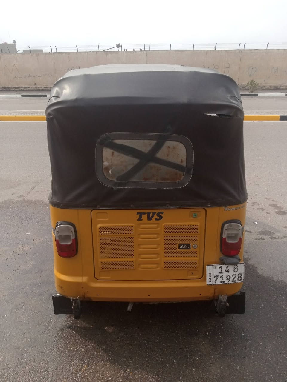 السلام عليكم شباب تكتكTVSموديل 20رقم وسنويه مكينه مفتوح مكان البصرة حي الشرطه رقم  ***********
