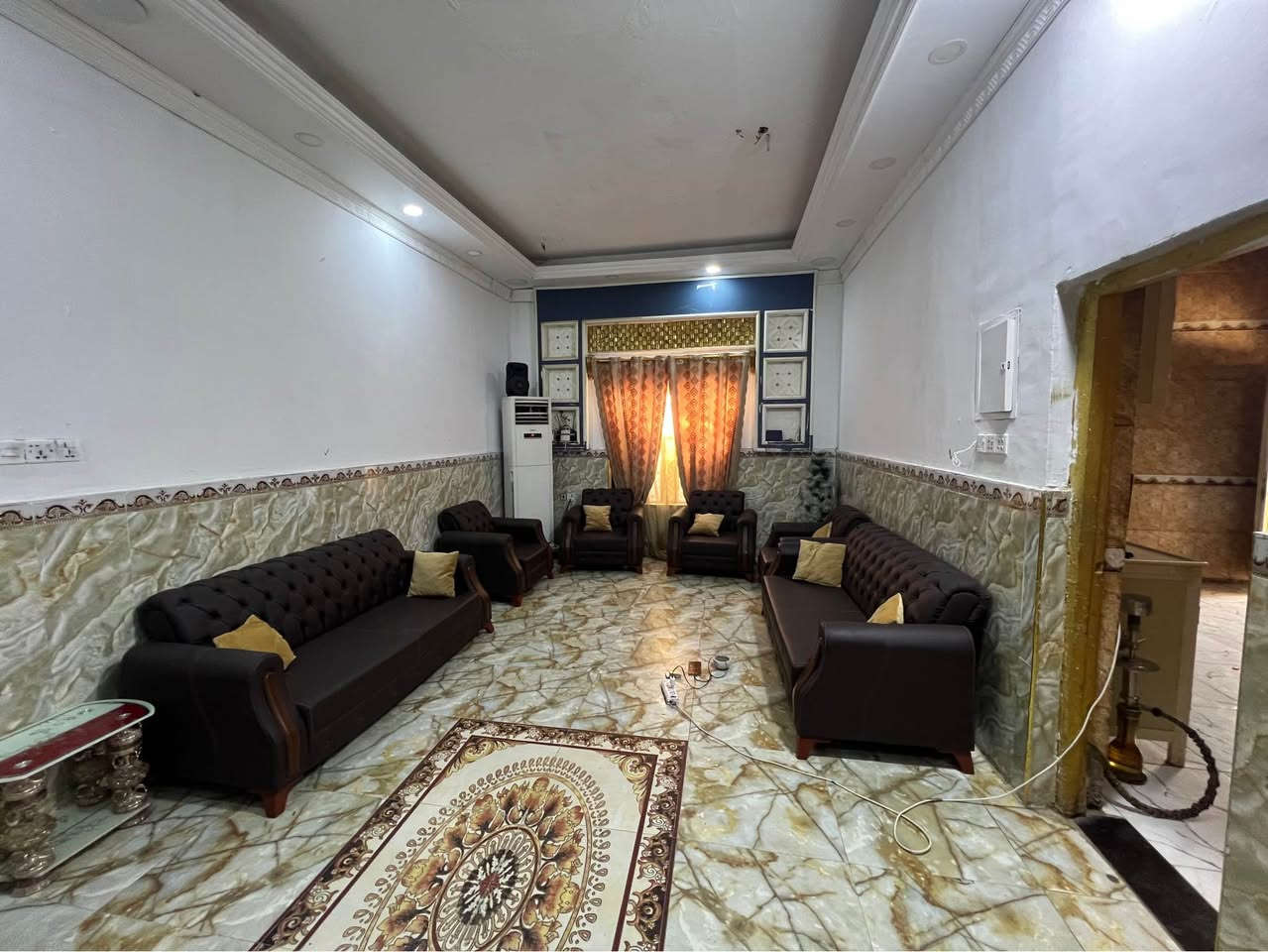 بيت للبيع الجزيرة لسربه يم محلات محمود شبر غرفتين وصاله ومطبخ وديوانيه وصحيات داخليه وخارجيه خريطه درجه اولى البيت  المساحه٢٧٥  متر  وبي فضله ٦٠ متر
السعر ١٦٠ وبي مجال
*********** البصرة, العراق
