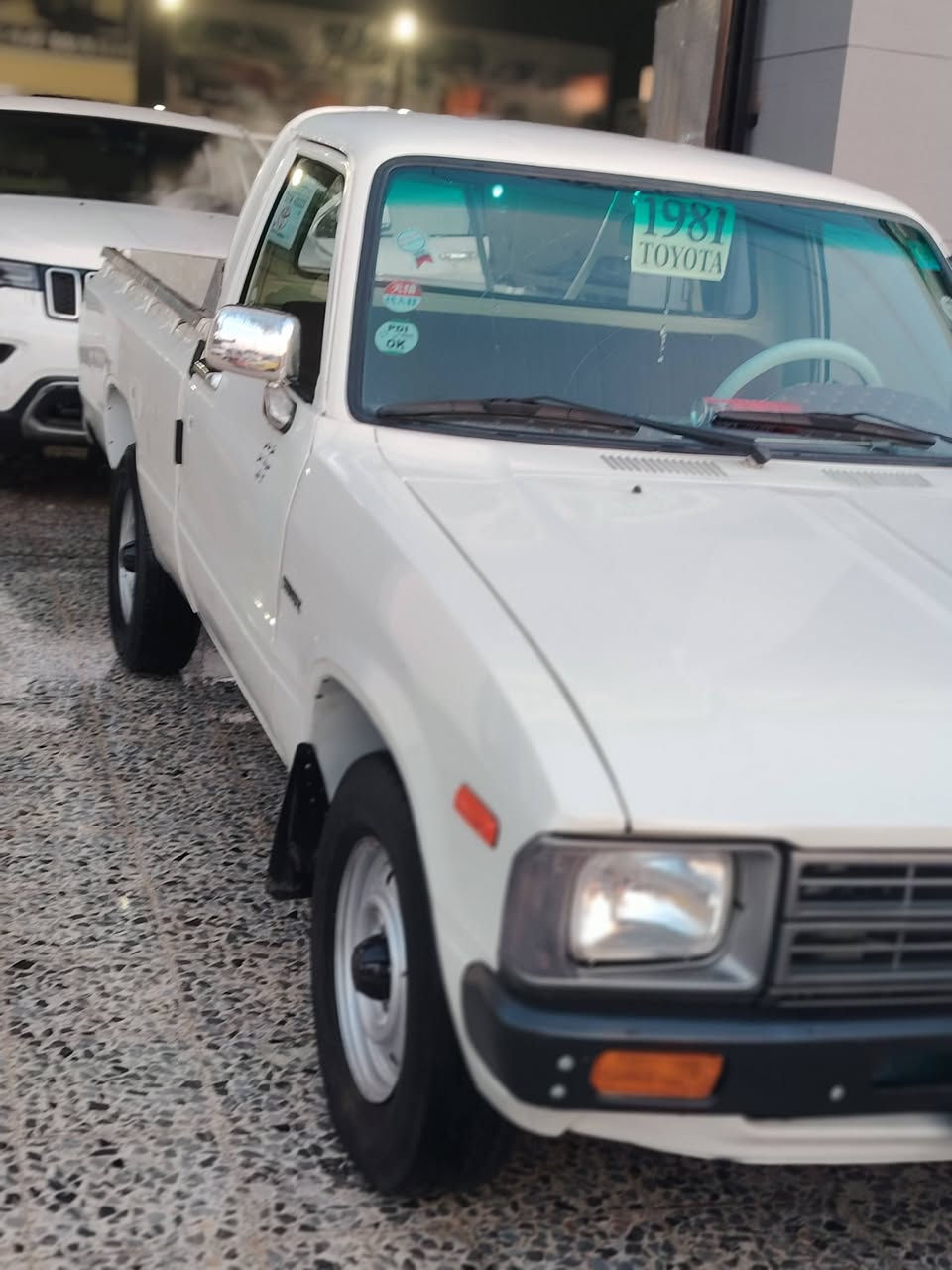 سلام عليكم للبيع بيكم 1981 اليساره معمره او متعوب عليها اي نقص مابيها سياره حلوه او نضيفه كير محرك كلو شرط صبغ جماليه بدون معجون  تتفيه نار كلها شرط  من  الدعاميه للدعاميه وايرمنيه كلها شغاله رقم نينوى انكليزي تحويل ثاني يوم  كاربون بانزين بيها السعر 42 وبيها مجال للطيبين مكاني موصل الايسر  الاستفسار اتصل بيك خير او تدلل ***********
