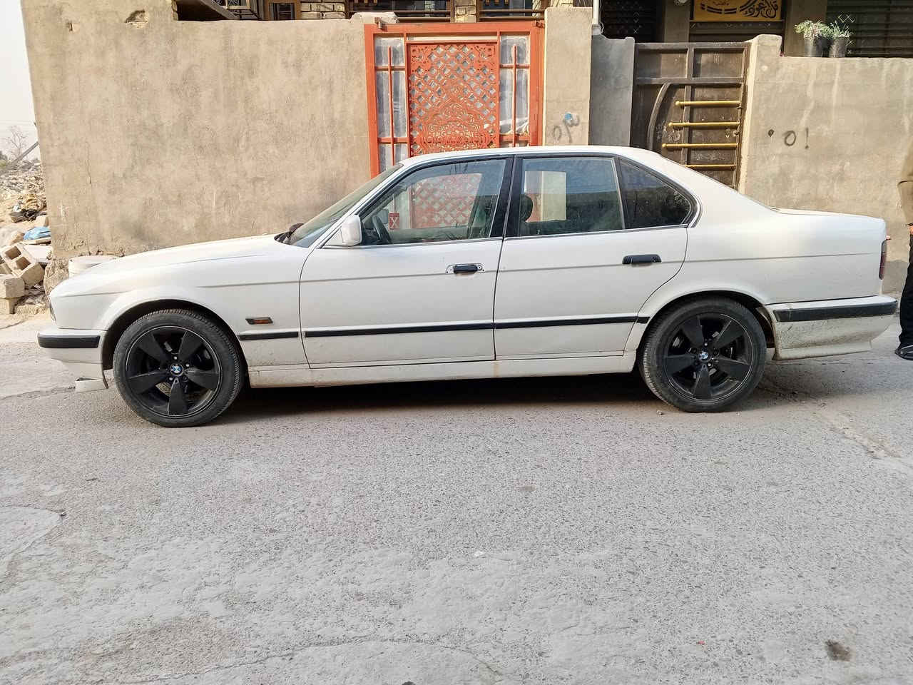 سلام عليكم بي ام 250 رقم مشروح وطني تحويل ثاني يوم مصبوغ صبغ جماليه تبريد تدفئه شغال. سعر 45 دوره شارع 06 رقم الهاتف ***********.    ***********.    موديل 92
