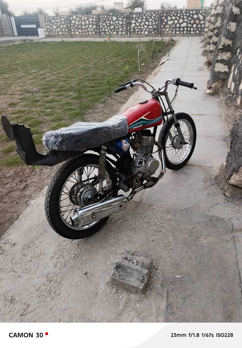 سلام عليكم دراجه البيع موديل 19شغاله نكره سعر 200 و بيه مجال
مكاني دوانيه ع طريق دغاره رقمي ***********
