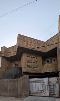 بيت طابقين • ٢٠٠م • ٤ غرف
