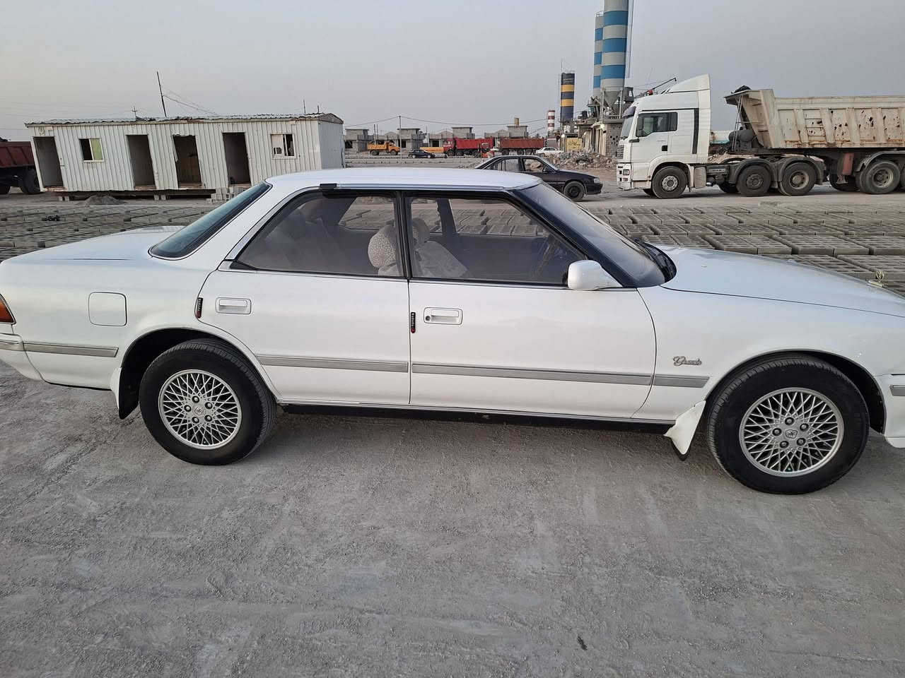السلام عليكم للبيع سيارة مارك1991 كصيف جديده رقم ديالى  مشروع وطني سنوية لغاية 2028 كفالة من الكص والضربة سيارة مكينه كير ونجي جاهزه  حدادة تخم تاير ويل كب جديد  كشنات كهربائيات كلها شغالة تبريد ثلج العنوان ديالى بعقوبة السعر 58 وبيهة مجال الاتصال على الرقم ***********
