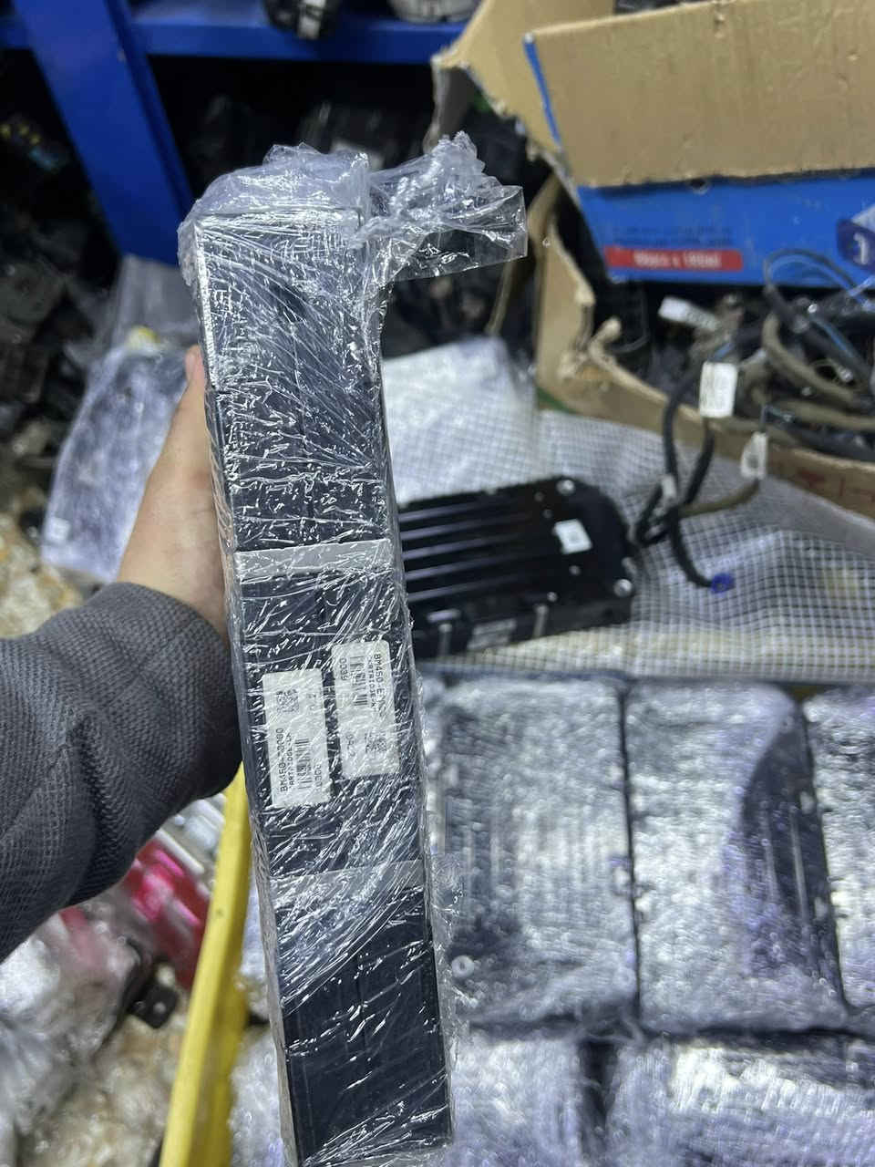 السلام عليكم متوفر بطاريات 12v لجميع انواع السيارات الكورية الهايبرد للاتصال 
*********** واتساب 
***********
