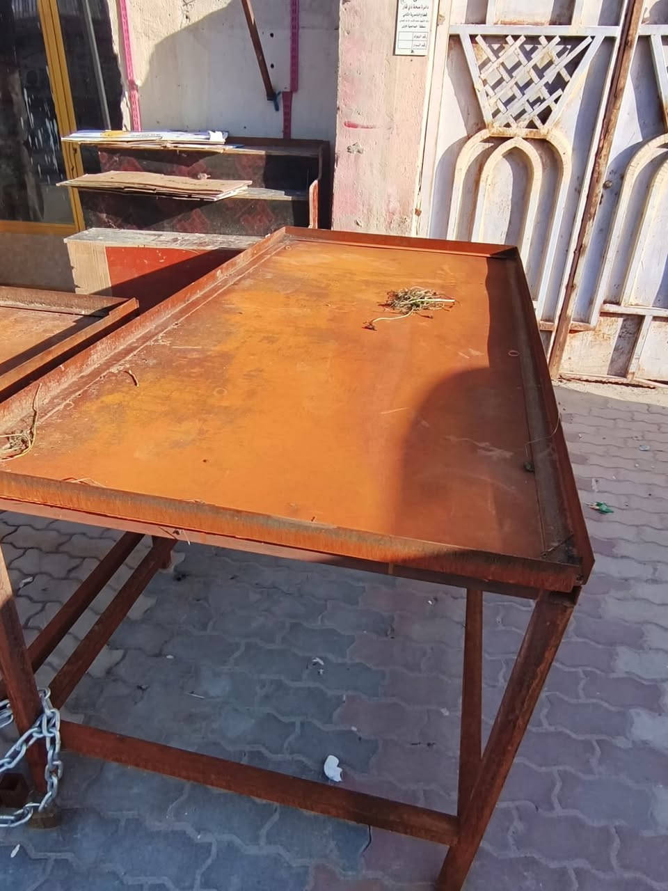 السلام عليكم
ميزز طوله  5 متر حديد والميز استخدم قليل والسعر 175 وبيه مجال الاتصال واتساب الرقم ***********
