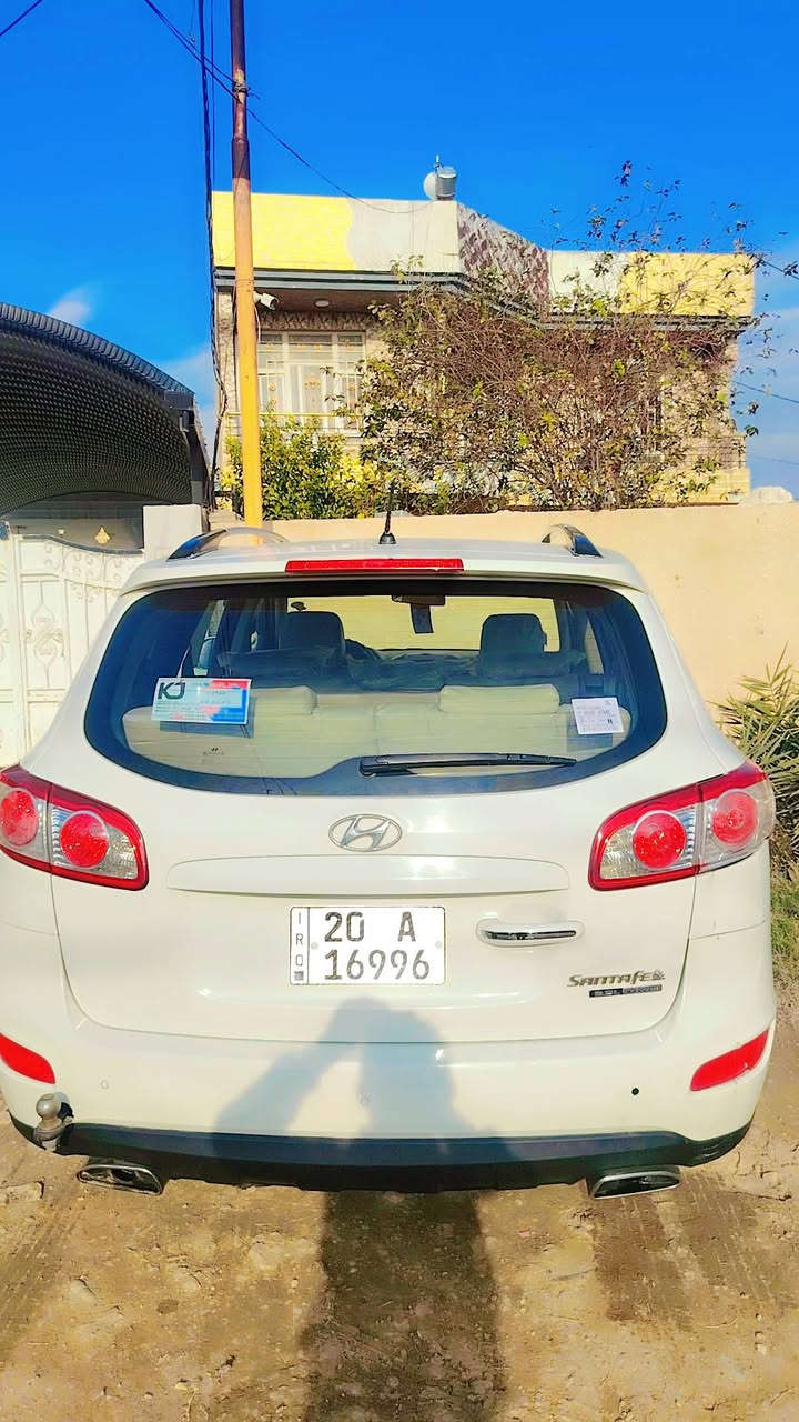 السلام عليكم 
سنتافيه   2011
حلوه مال بيت رقم ديالى 
فتحة تحكم فول مواصفات 
كروس سرعه  
تحكم ستيرن كامل 
حساسات كامل 
مرايه عاكس للضوء 
تخم تاير جديد 
صدر جديد امامي خلفي 
دوشه جلد جديده
عداد 105 فقط  
اي استفسار هذا رقم تلفوني
***********
