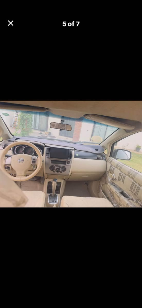 نیسان ڤێرسا ٢٠١٠ سبوغ عام کەوتۆتە سەر لا پشتی خاوینە پێشی زۆر کەمی هەیە براوە بە شەرت غاز و بەنزینە بەناوکردن بە شەرت نرخی ٦٧ وەرەقە  نزیک ١٩ وەرەقە غەرامەی هەیە دوای محامەلە دەگیردریتەوە رەقەم *********** تەنها وەتس ئاپ أربيل, العراق
