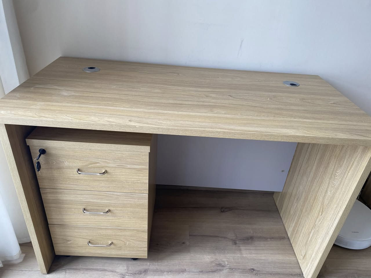 مێزی ئۆفیس ٣٥،٠٠٠ دینار ***********
