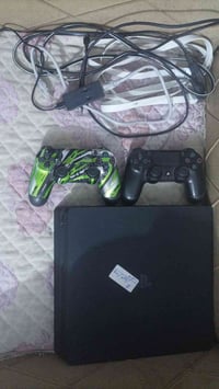 ابلي 4 اسلم امهكر ذاكره 500 جهاز لوك استيكر مامفتوح نضيف مع جويستكات 2...