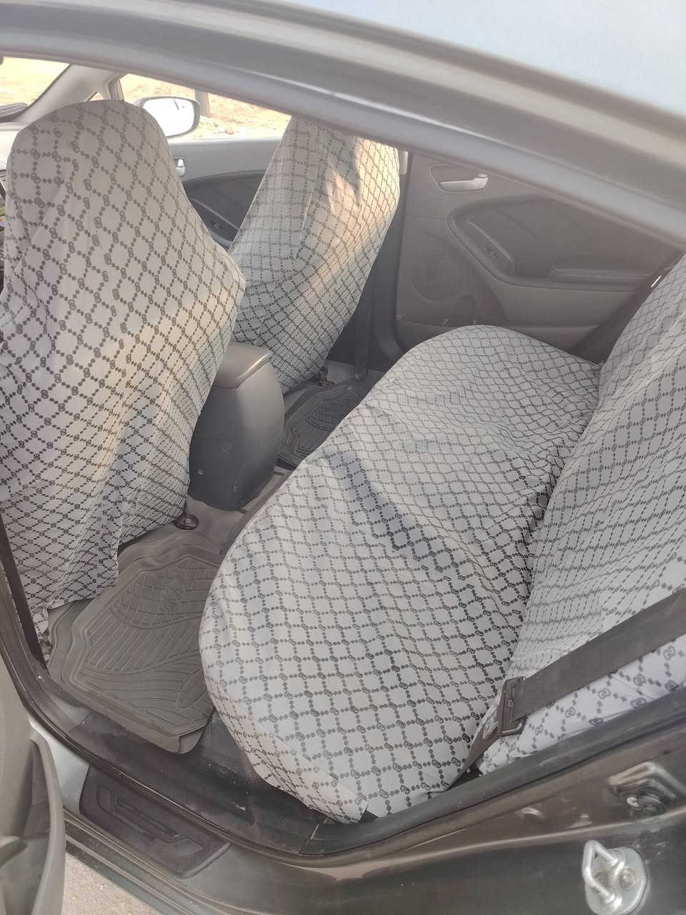 سيراتو 2017 رقم مثنى حره بأسمي
بيها رشة صبغ بالباب الخلفي والدوسه تخم تاير سنويه مجدده 31 كير محرك شرط منظومة تبريد جديده السعر 130 وبيها مجال

***********
