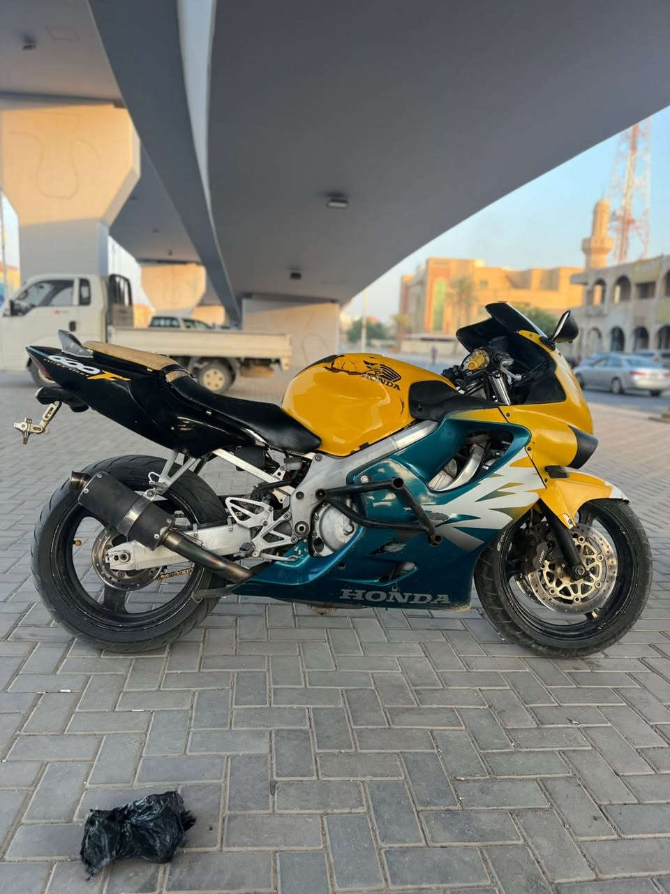 السلام عليكم 

دراجة بطح F4i للبيع 

محرك 600

محرك ما مفتوح مكينة خرسة 

ترايك وين ما تريد 

شلعة ومعدل 

1.2.3 بطناش 

دراجة ما مرقمة 

بدون اوراق كلك 

مكاني تكريت الزهور 

سعرها20بيها مجال قليل حگ الجية     

***********
