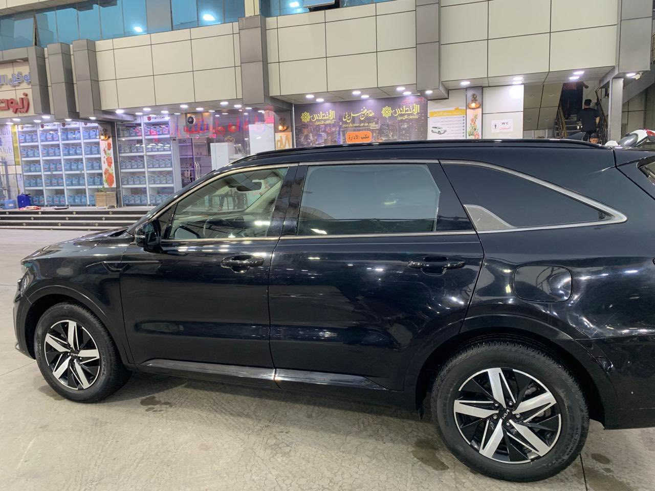 كيا سورينتو موديل 22 وارد امريكي 
الحادث موضح ب الصور
محرك 4سلندر تيربو 2500
7 راكب
سياره فول مواصفات للاخير
بصمه ،بانوراما، رادرات اماميه خلفيه جانبيه ، حساسات اماميه خليفه ، تبريد قطعتين ، كراسي جلد رياضيه منفصله تدفئه تبريد ، سايد بريد دكمه 5 وضعيات قياده فول تحكم قياده ومواصفات للاخير
سياره ما ناقصها برغي كلشي بيها جديد ترايك وين ما تريد، 
لوحه بصره وكاله تحويل كلشي حاضر بي
السعر 210 بيها مجال،
***********
