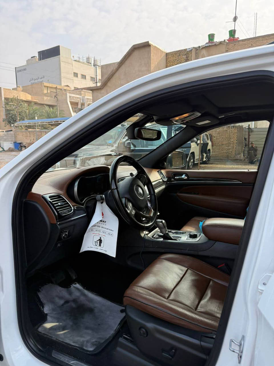 السلام عليكم

جيب موديل 20خليجي كفاله عامه 

فول مواصفات اوفر لاند 

داخل قرميدي 

بنوراما 

نظام صوتي 

عدسة لايت متحركه 

تدفئه وتبريد كشنات 

وضعيات قيادة 

جكات تصعد وتنزل 

وبعد بيهة هواي مواصفات معروفه مواصفات الاوفر لاند وجاهزه السياره مابيها نقص ولا برغي 

 رقم بصرة شبه مميز بأسمي تحويل ثاني يوم 

السعر ب 315 وبيهة مجال   

للاستفسار 

‭٠٧٧٢ ٥٧٨ ٤٦٠٦‬ الزبير, البصرة
