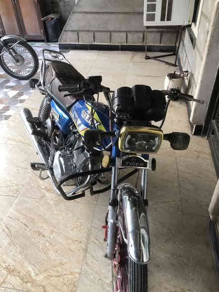 السلام عليكم تايكر 23للبيع دراجه حلوه ونضيفه محرك شرط شلعه ومعدل دشبول ماعرف طافي بس سماعه تشتغل والناره مال دشبول تشتغل كهربائيات شرط عدا الشاير مفصولات السعر 525وبيها مجال المكان ديالى دلي عباس اي استفسار ع رقم:***********اخوان رجاً  لحد يكلي تعالي تريدها تعال اخذها وشايف خيرها
