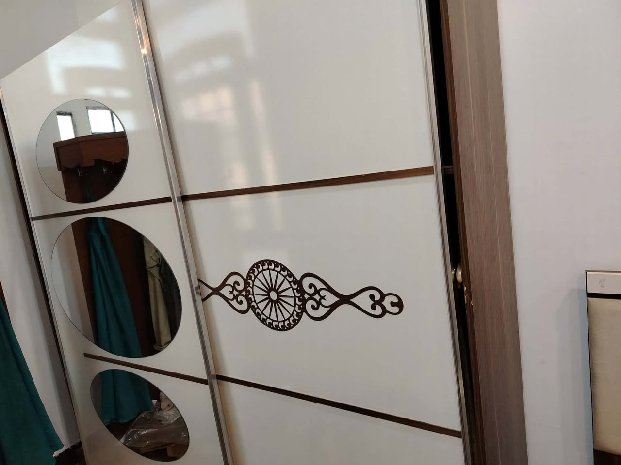 السلام عليكم
غرفه نوم للبيع نضيفه كلش بيها ضرر بس بالميز مالتها مجراتها واكعه السجه مالتهن تتصلح للبيع ٢٥٠ وبيها مجال


**إذا كنت صاحب هذا الإعلان وتريد حذفه لأي سبب، رجاءا أرسل رسالة إلى الدعم الفني**