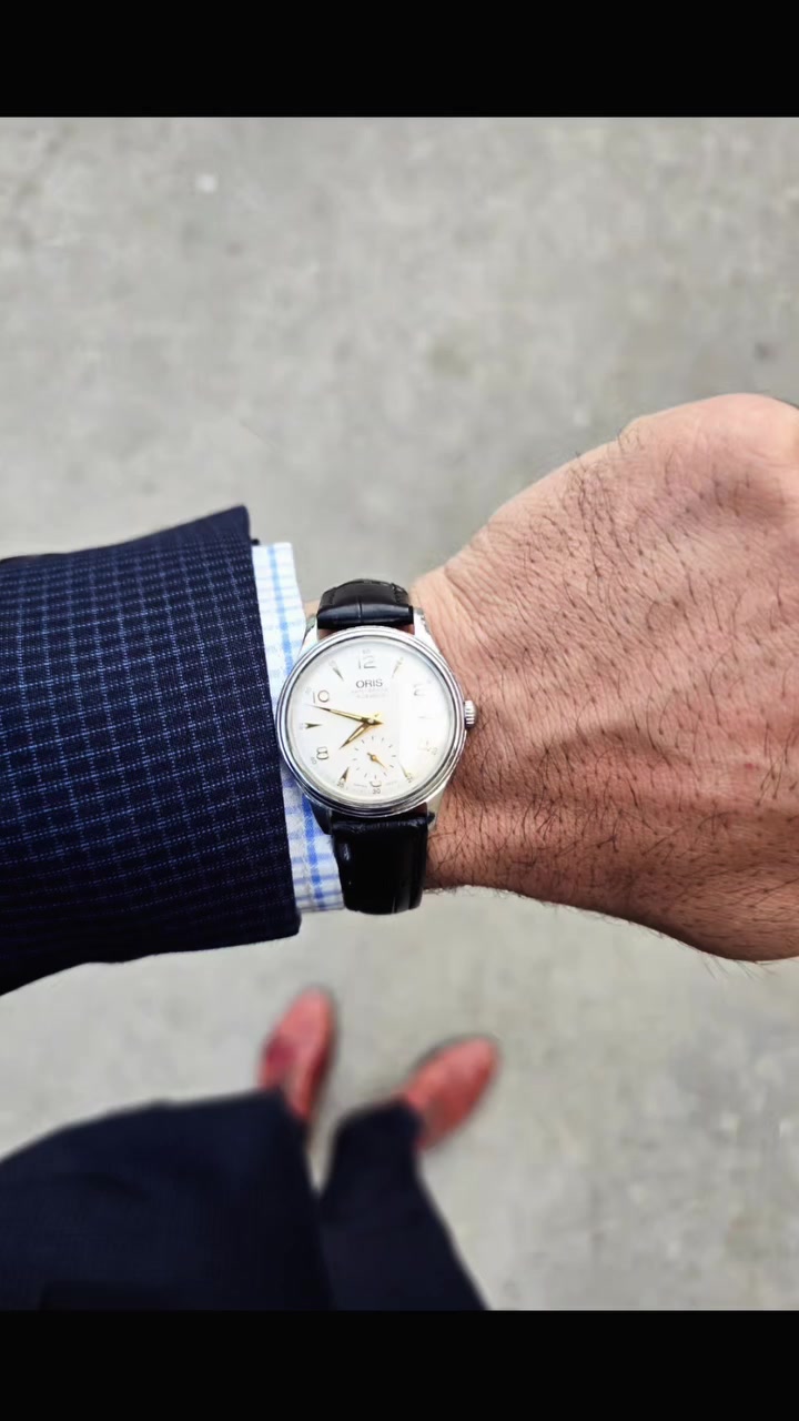 اوريس 
صناعة سويسري 
تعمل الساعة بنظام النصب
سنتر ثواني 
نظافة تامة


**إذا كنت صاحب هذا الإعلان وتريد حذفه لأي سبب، رجاءا أرسل رسالة إلى الدعم الفني**