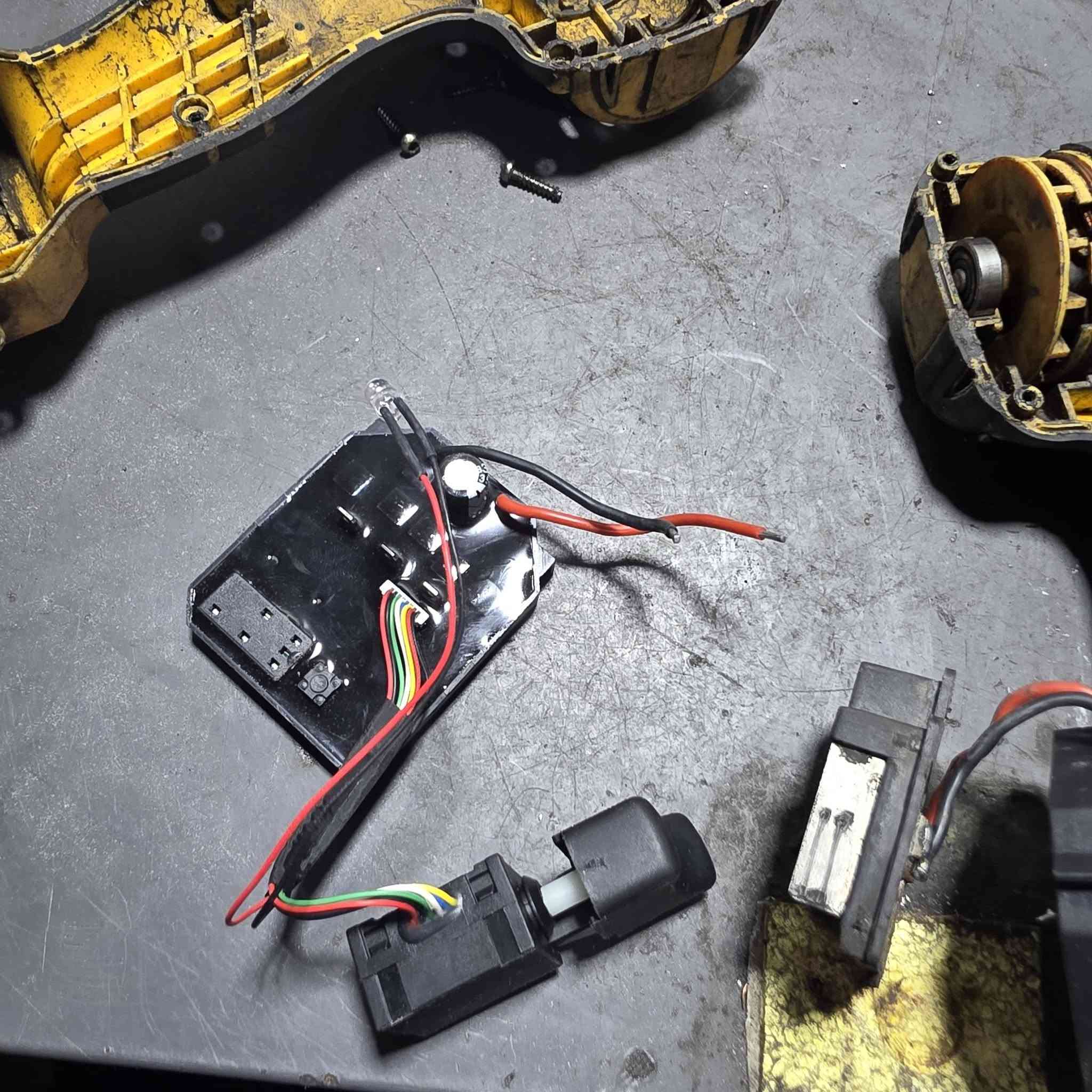 السلام عليكم. من رخصه الادمن  المحترم  تم تبديل  كارت وسويج دريل لقمه ديولت ٣٥٠ نيوتن  وتم تنضيف الملف ولارميجر  ومثل ما وموضح شغله كلش حلو صار 
للاستفسار مراسله الصفحه او واتس اب 
***********
