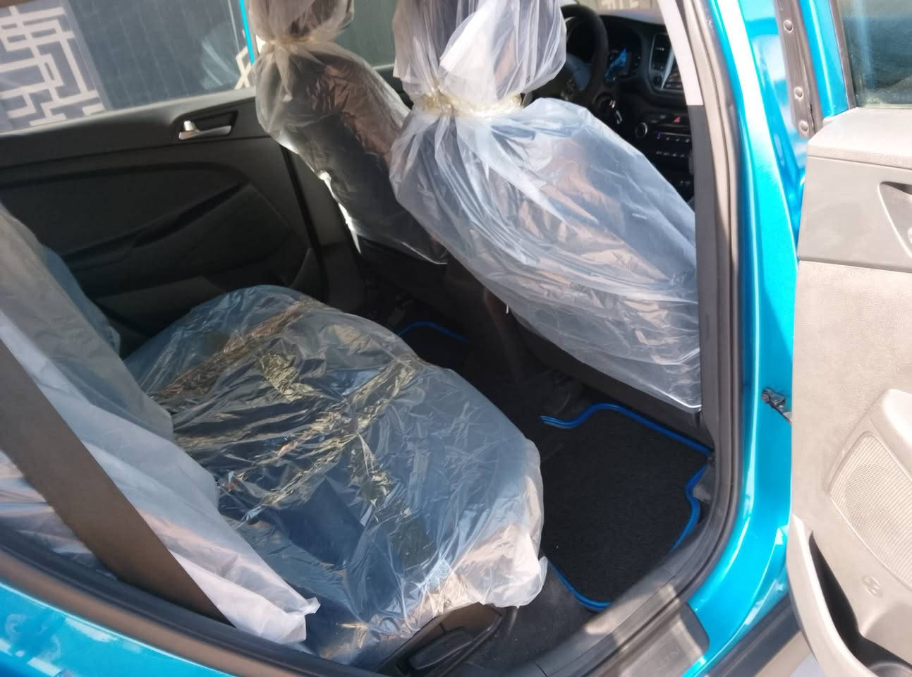 السلام عليكم توسانة موديل 2018وارد أمريكي محرك 2000  ماشية 100حادثهة بنيد ودعامية مواصفات السيارة كامره دواره تحكم ستيرن جهتين سعر السيارة 138 بيه مجال مكاني بغداد البلديات رقم ***********
