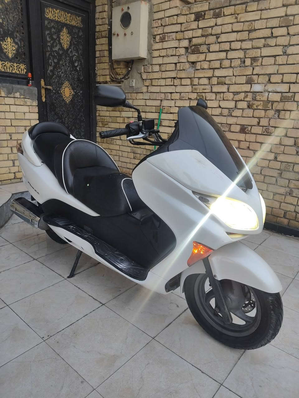 Hyundai Forza 09
* فورزه 09 هيونداي ماشية 31 الف حقيقي 

* منضومة زنون بلاد عالي ناصي .

* استاند صفح حساس.

* كرستال.

* لون صدفي أبيض.

* كلوب جنطه.

* 7 كير شغال

* كهربائيات كله شغاله.

* ادامه كامله اكلجات امامي خلفي.

* ادامه كامله منضومة بانزين
فيتبم جديد 
نوزل جديد 

* المحرك نضيف لانضوح ولا تنقيص خير من الله 

دسكات بريك امامي جديد
دسكات بريك خلفي جديد 

ماي راديتر اخضر زيتي 
دهن امزويل الميتريك احسن نوعية 

الكفرات بيها شخوط بسيطه مامبينه ونصبتها حلوه شكلها جديده 

الدراجة اوراق منفيس كمرك مدفوع + ورقة معرض + مكاتبة 

السعر ( مليون و450 ) 💸

مكاني ناصرية مركز 
***********
