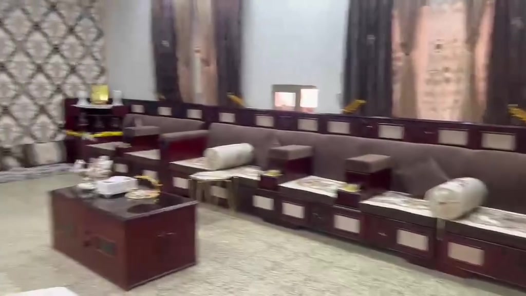 بيت للبيع المساحة ٣٧٥ متر طابو صرف
شارع ٢٠ نافذ على شارع ٤٠
العنوان حي الجولان قرب قاعة الاماسي 

للتواصل ***********

+964 780 708 8747
