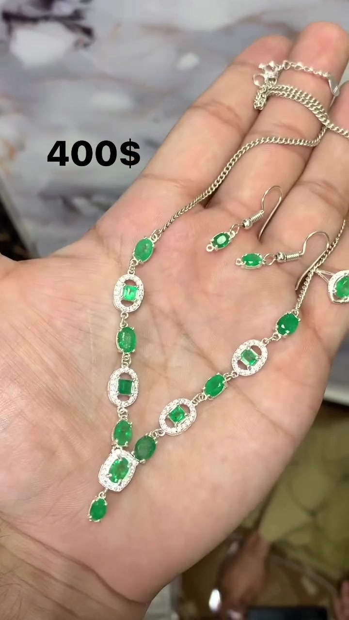 Beautiful emerald silver necklace 
سیت زمرود خوب  نقره ۹۲۵ به قیمت مناسب


**إذا كنت صاحب هذا الإعلان وتريد حذفه لأي سبب، رجاءا أرسل رسالة إلى الدعم الفني**