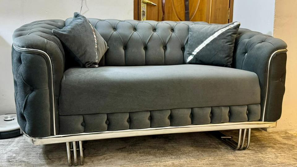 اريكه جديدة للبيع بسعر البلاش تركية 
استخدام كلش قليل بدون ضرر بدون اسفنج دايس كلش نظيفة متتعيب ابد
للبيع ب٢٠٠ الف 
مكاني حي اور 
***********
