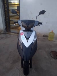 عندي دراجه ثعلب لون سلفري دراجه نضيفه ختم واحد ويا المكينه كلشي بيه مخ...