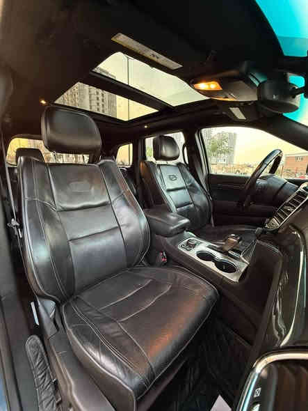 جيب اوفر لاند :2019 
المحرك : V6.  3.6L 
فول فول 
معروفة مواصفات الاوفر اعلى فئة بلجيب 
لون : ازرق كابوي الجديد 
حادث جاملغ وبنيد 
المواصفات 
* دفع رباعي 4x4 . 
* سقف بانوراما . 
* شاشه كبيرة 8.4 انج . 
* نظام الخرائط (GPS) .
* نظام التعليق هوائي (جكات) . 
* ستيرن كهربائي . 
* المصابيح الأمامية زنون .
* كشافات الضباب زنون .     
* تشغيل عن بعد .
* صندوق كهربائي .
* داخل اسود   .
* حفظ وضعيات الجلوس (ميموري) . 
* المقاعد الأمامية كهربائية .
* المقاعد الأمامية تبريد وتدفئة .
* سستم صوت الباين. 
* حساسات أمامية
* حساسات خلفية . 
* كاميرا خلفية .
* تدفئة ستيرن . 
* بخاخ ماء على المصابيح الامامي.
* المرايا الجانبية قابلة للطي .
* مرايا متحسسه للضوء العالي . 
* بلوتوث تلفون . 
* محدد سرعة . 
* نظام التشغيل والاطفاء الاوتوماتيكي ( Auto Start System ) .
معروضة 228 وبيهة مجال 

بيع او مراوس 
*********** بغداد
