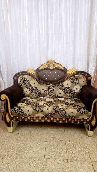 تخم للبيع 
٢ قنفه ام ثلاث نفرات 
قنفه ام نفرين
٢ كراسي 
 السعر ٥٠٠
للاستفسار  ***********
