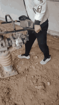 (إذا الأرضيه متنحدل هيج لا تكول اني مشتغل قفاز 😉💚)

 حدل وصب جميع البيوت بتقنية اليزر بأنسب لأسعار بكوادر ذو خبره ممتازه ***********

سكلة خالد ال كاظم قرب جامع الرحمن مقابل ساحة تشابيه سومر
