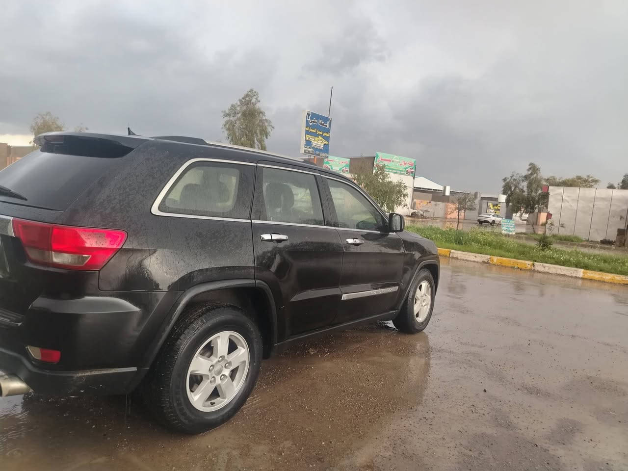 جيب لاريدو موديل 2011 بيها ثلاث قطع صبغ بدون دواخل رقم سليمانيه موجود دفتر بنزين سنويه جديد
سعر 153 وبيها مجال مكان سياره كركوك ***********
