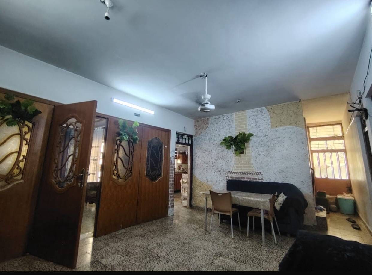 #دار_للبيع #حي_الرفاق

 السعر 265 مليون وبي مجال 🔥🔥
عنوان الدار حي الرفاق 
مساحة الدار ٢٠٠ متر
واجهه الدار  ١٠ متر
اتجاه الدار  شروووق ابتدائي
مكون من طابقين 
 الطابق الأول :- غرفتين نوم هول واستقبال ومطبخ ومناور وصحيات
الطابق الثاني :- ثلاث غرف نوم وهول وصحيات 
____________________
موقع مميز جدا،، قريب على جامع الروضة
مكاتبة مع الشرعي ✍️

للتواصل واتساب⬇️⬇️

0777 274 0071
