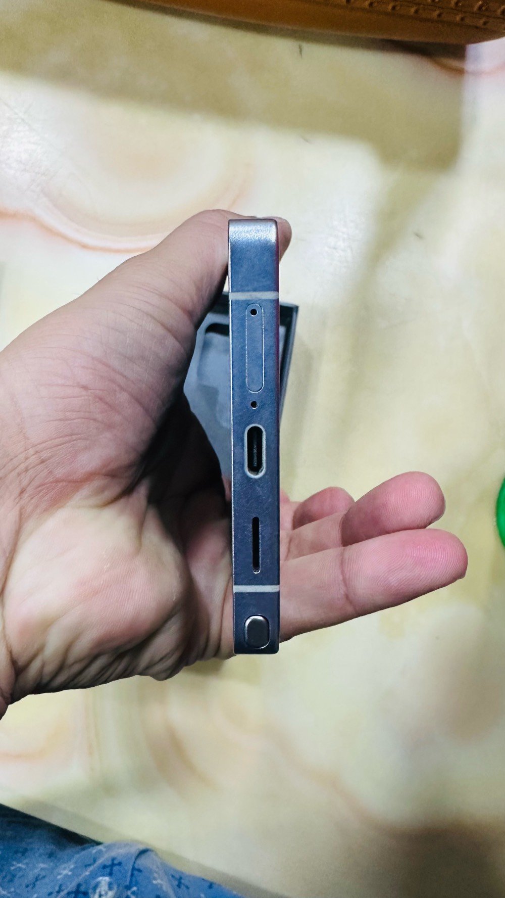 اس 25 الترا جديد استخدام قليل جدا نظافه الف بالميه بعده بالضمان تقريبا سنه يلا يخلص الضمان
ذاكره 256 سعر 1150 وبي مجال بسيط مكاني نجف قضاء المناذره