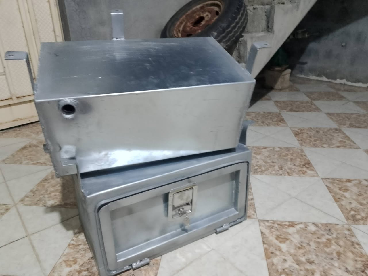 تانکی و سندوق 4000 و2700بۆفرۆشتن شوێن حاجیاوا *********** ***********
