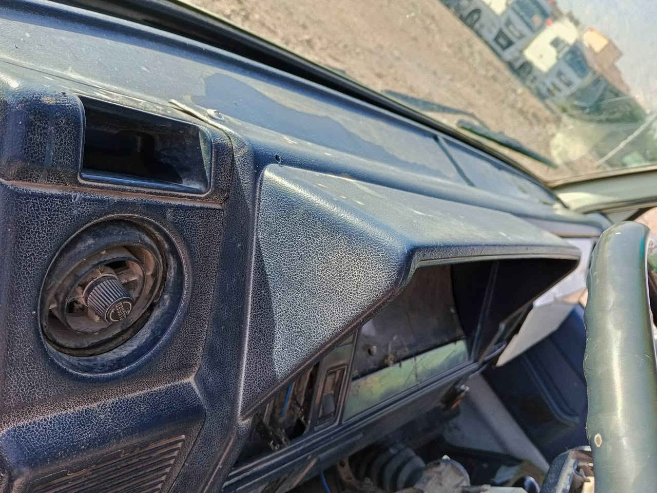 داينه موديل 91
مكينه وكير بشرط تايرات جديد سياره مامحتاجه اي شي .

رقم ديالى .سعر 36 وبيهه اشويه مجال .شرط التحويل .  رقم موبايل ***********
