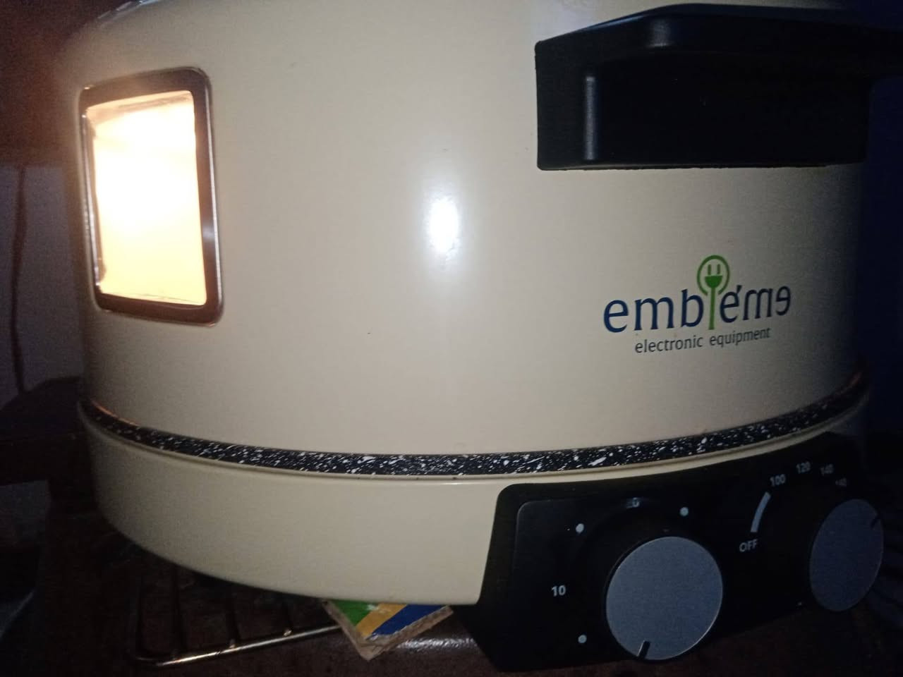 للبيع خبازه امبليوم مستعمله قليل بعدها جديده سعرها 70 وبيها مجال 
البصره حي الشرطة التلفون 7773726896
